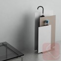 Paragüero Sou de Systemtronic, diseño en acero pintado con recogida de agua y opción de montaje mural o de pie.