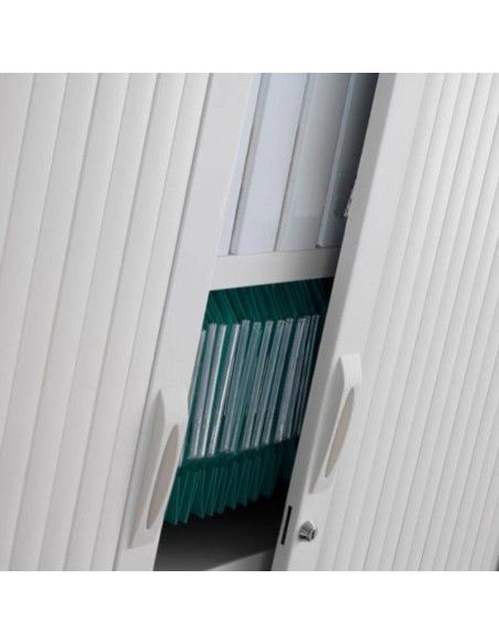 Detalle tiradores y cerradura de armario oficina metálico persiana vertical de Gapsa color  Detalle tiradores y cerradura de armario oficina metálico persiana vertical de Gapsa color