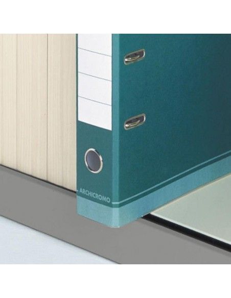 Detalle parte inferior armario oficina metálico persiana vertical de Gapsa color beige y gris Detalle parte inferior armario oficina metálico persiana vertical de Gapsa color beige y gris