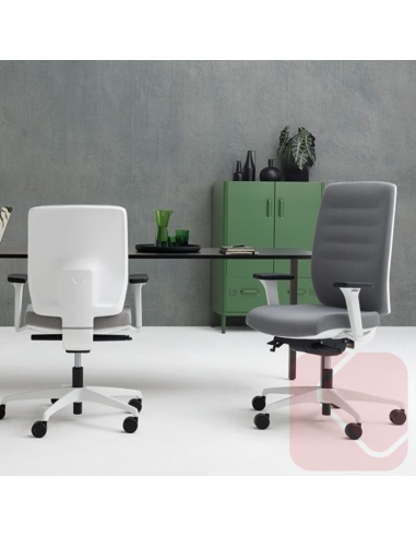 Happiness es un sillón direccional con o sin reposacabezas regulable en altura e inclinación espumado y tapizado.