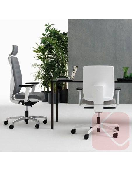 Happiness es un sillón direccional con o sin reposacabezas regulable en altura e inclinación espumado y tapizado.