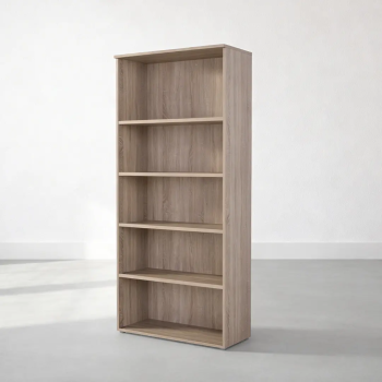 Estantería alta para oficina de madera con estantes.