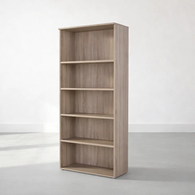 Estantería alta para oficina de madera con estantes.