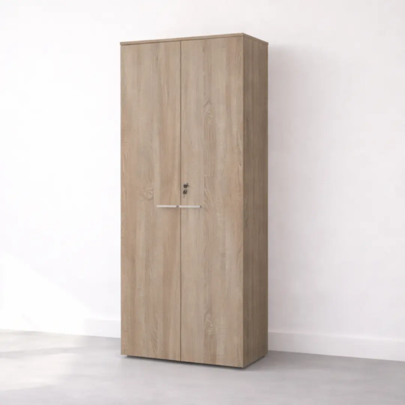 Armario oficina con llave alto de madera de JGorbe con cerradura y estantes en color olmo