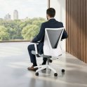 Silla de oficina Tirana blanca y gris con respaldo de malla transpirable | Laoficinaonline