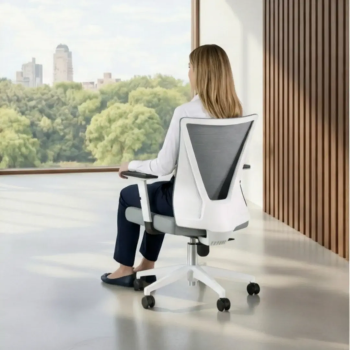 Silla de oficina Tirana blanca y gris con respaldo de malla transpirable | Laoficinaonline
