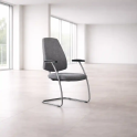 Silla fija tapizada con base patín Adapta | Laoficinaonline