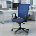Silla Polo con brazos fijos y respaldo de malla | Laoficinaonline