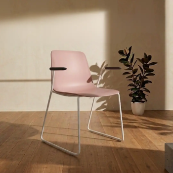 Silla Varya con brazos y base trineo para oficina | Laoficinaonline