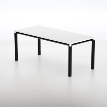Mesa de oficina Metrik con estructura metálica | Laoficinaonline