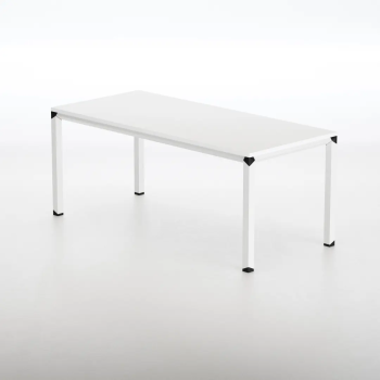 Mesa de oficina Metrik con estructura metálica | Laoficinaonline