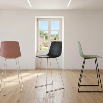 Silla alta Varya con base trineo para oficina y colectividades  | Laoficinaonline
