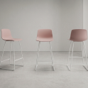 Taburete medio Varya con base trineo para oficina y coworking  | Laoficinaonline