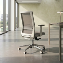 Silla ergonómica XXL en color blanco/gris. Normativa UNE EN 1335.