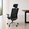 Silla ergonómica XXL Niza negra con cabezal. Norma UNE EN 1335 | Laoficinaonline
