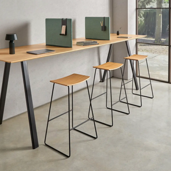 Taburete TAO de madera para hostelería y contract | Laoficinaonline