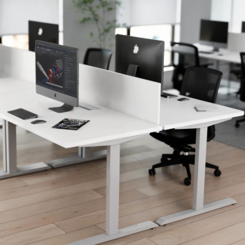 Mesa de oficina Euro 4000 con estructura metálica | Laoficinaonline