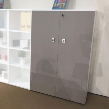 Armario oficina con puertas serie G3 de jgorbe en blanco y arena