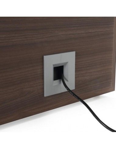 Detalle pasacables pata de Mesa despacho serie Líder de JGorbe en nogal oscuro