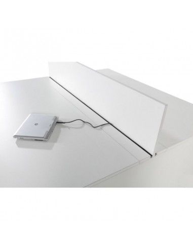 Mesa oficina multipuesto con separador de JGorbe en color blanco Mesa oficina multipuesto con separador de JGorbe en color blanco