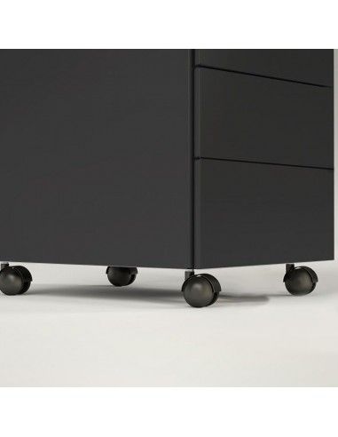 Detalle ruedas de cajonera metálica 3 cajones de Gapsa en negro