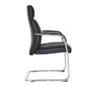 Silla confidente con brazos modelo Moscú. Base tipo patín. Con brazos tapizados. Tapizado en ecopiel negra.
