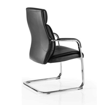 Silla confidente con brazos. Modelo Moscú con apoyabrazos tapizados. base tipo patín en acero cromado. Tapizado ecopiel negra.