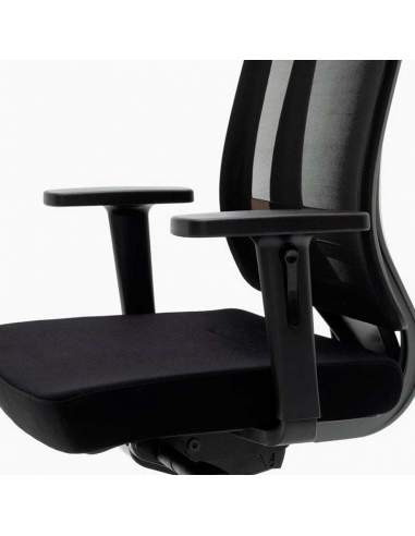 Sillón dirección negro ultra resistente con cabezal regulable y soporte lumbar. Sillón dirección negro ultra resistente con cabezal regulable y soporte lumbar.