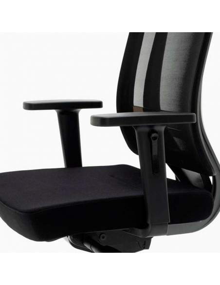 Sillón dirección negro ultra resistente con cabezal regulable y soporte lumbar. Sillón dirección negro ultra resistente con cabezal regulable y soporte lumbar.