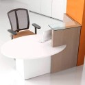Mesa mostrador modelo Ovo. Con mesa adaptada para atención al cliente. Repisa de cristal. Armario incorporado.