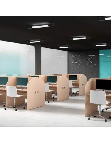 Mesa call center, de un solo color. Con pasacable. Instalación en centro de trabajo de telemarketing.