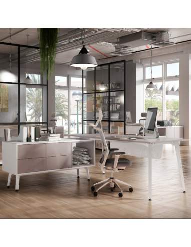 Mesa Organova con faldón metálico blanco y mueble auxiliar con módulo hueco y 2 módulos de 2 cajones