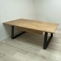 Mesa despacho Piramid con faldón en color roble nuez y patas forma piramidal