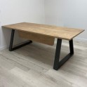 Mesa de dirección Piramid con faldón en color roble nuez