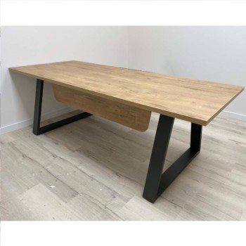Mesa despacho Piramid con faldón en color roble nuez y estructura antracita