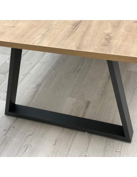 Detalle pata mesa de diseño Piramid Detalle pata mesa de diseño Piramid