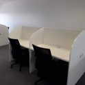Mesa de call center doble de Emobok