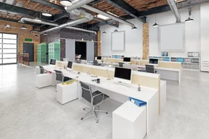 oficina abierta con mesas de trabajo en grupo sin estructuras